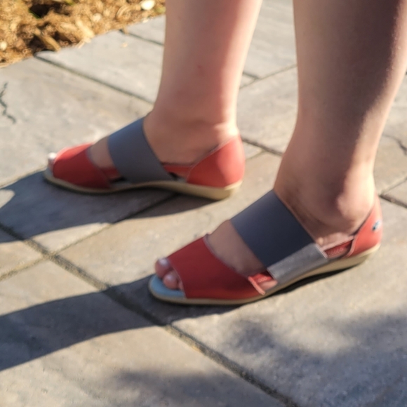 Cloud Sandals (Size 36) - Picture 3 of 3